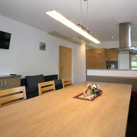 Apartman In Near Lift, Cleaning Included *