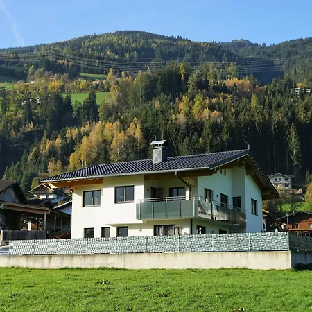 Apartman In Near Lift, Cleaning Included *