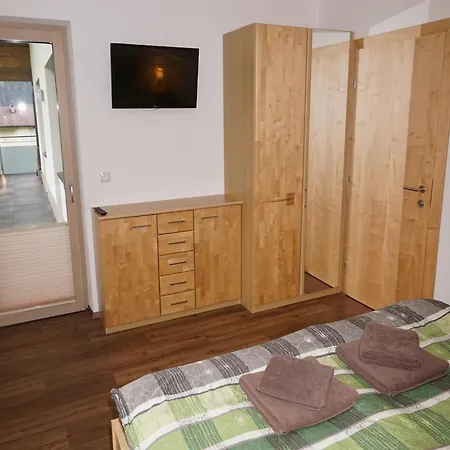 In Near Lift, Cleaning Included Apartman